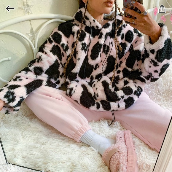 Cow Print Hoodie🐄💗 - Picture 1 of 8